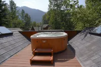 Walk to town! 4 bdrms all king beds. Great ski house w/ hot tub near Snyder Park - 3-Sterne