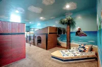 10Bedroom 6 bath Lakeview Retreat with Year-Round Hot Tub & Unique Entertainment