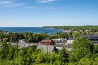 302 with a View! Luxury 2 bed 2 bath condo with amazing views of Sister Bay - 4-Star