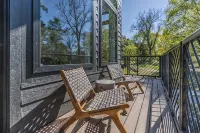 Bourbon Barrel Cabin B.  There are 2 cabins available A & B. Brand new Cabins. - Homestays