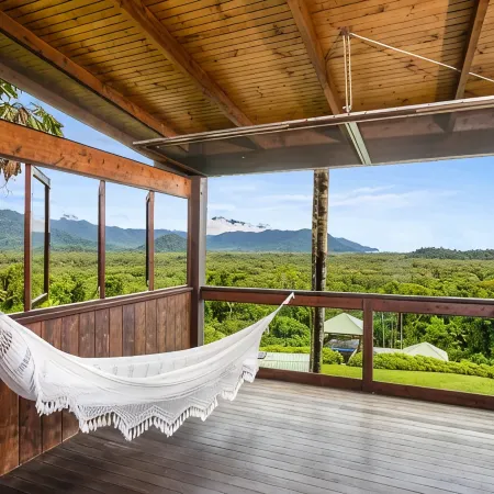 Daintree Holiday Homes - La Vista - Private Pool & Jet Spa - Ocean Views Отели в г. Дайнтри