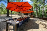 PICKLE & PUTT - Pickleball + Mini Golf + Games + Hot Tub + more - SLEEPS 22 - Chalets
