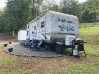 Cozy RV, New River and hiking trails nearby. Peaceful and quiet deer visits freq - 2-Star