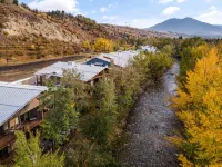 Luxury creek side cabin with 4 master bedrooms & 1000 feet of creek side decks - Balkoner