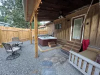 Cozy Retreat. Hot Tub. Close to Town, Deep Creek, and National Park Entrance. - 3-Star