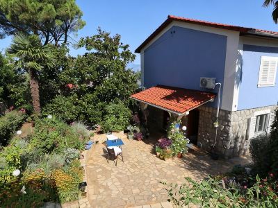 Apartment Njivice for 2 persons, 3 star "Lilis" apartment