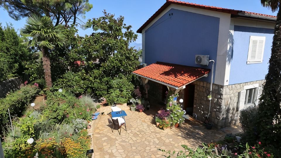 Apartment Njivice for 2 persons, 3 star "Lilis" apartment