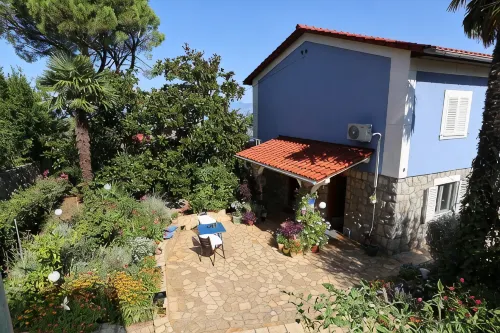 Apartment Njivice for 2 persons, 3 star "Lilis" apartment - Homestays