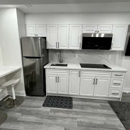 New Luxurious Studio Apartment Отели в г. Брамптон