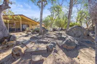 MOUNTAIN TOP WITH 4 ACRES AND SPECTACULAR VIEWS WITH HOT TUB - 4성급