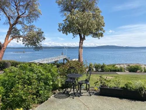 Beach Bliss Oceanfront King Suite! Stunning View, Patio, Dock, Pool & Hot Tub! - Beach