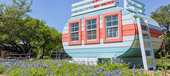 Glamping in Spicewood TX Hill Country~ The Pearl at Green Acres バーネットのホテル