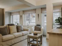 City rock: bright new 2bed/2bath downtown apartment Hotels in La Roche-en-Ardenne