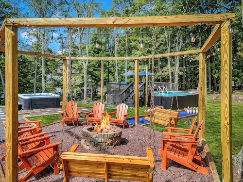 Pocono Dream House! Heated Pool, Fire Pit, Bowling, Mini Golf! - Homestays