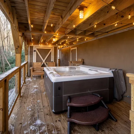 Rustic & cozy, 3 decks w/ loft, 10 min to downtown