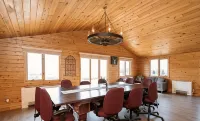 Private LakeFront Fishing Sanctuary on 22 Acres - โฮมสเตย์