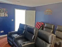 Cozy Cottage at Oak Creek Campground (pool, pet friendly, dog park, near Ark)