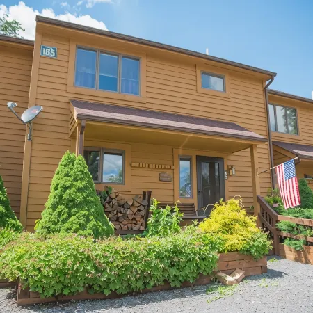Cozy, Beautifully Furnished Condo 10  Minutes to Ski Resorts