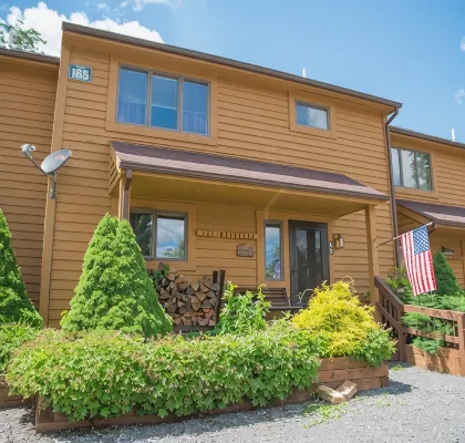 Cozy, Beautifully Furnished Condo 10  Minutes to Ski Resorts