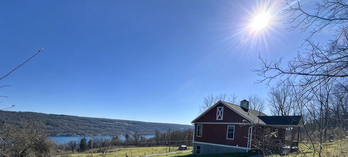 The Barn and Barrel on the bluff of Keuka Lake, offering spectacular views! Hotéis em Yates County