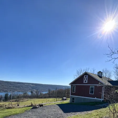 The Barn and Barrel on the bluff of Keuka Lake, offering spectacular views! Hotéis em Jerusalem