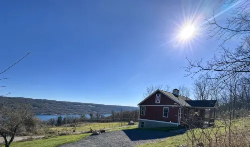 The Barn and Barrel on the bluff of Keuka Lake, offering spectacular views! - 4 tähden