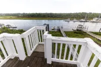 Amazing  Intercostal Waterway Home at Holden Beach