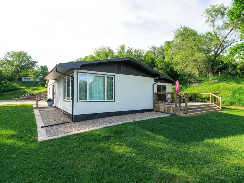 Charming Lake House within Walking Distance from Lake - 4-Star