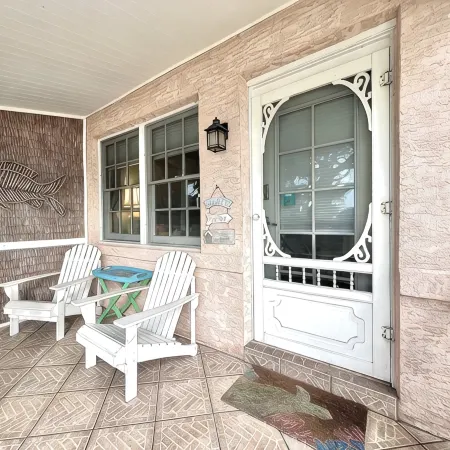 Coastal Cottage 225 - Walk to Beach, King Bed