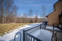 The Galena Getaway  Townhouse in Galena Territory - 4-Star