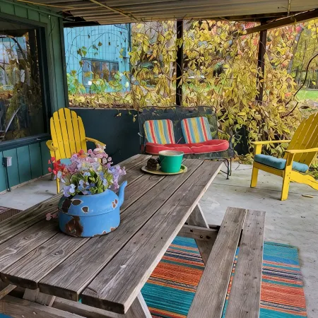 Black Bear Inn,Bridger views, E. Gallatin river access via cherry creek ponds.