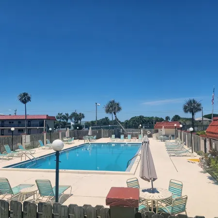 Modern Condo - 3min walk to beach, 2min to Matanzas river