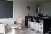 Wainui Absolute Beachfront Studio Unit - Pools