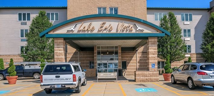 Lakefront Condo Sleeps 7-3br/2ba private beach/balcony/indoor pool  specials-ask Hotels in Ashtabula County