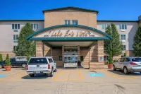 Lakefront Condo Sleeps 7-3br/2ba private beach/balcony/indoor pool  specials-ask - Beach