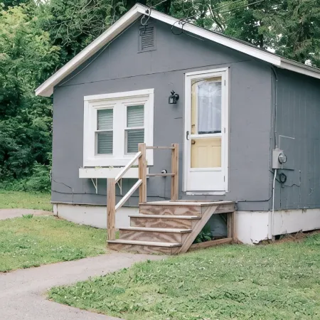 MaineStay Cottage #5 With Fireplace & Fully Stocked Kitchen in Hampden/Bangor