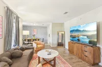 7Min to Texas A&M Cozy 7 Beds, w/ Billiards & Firepit Oasis