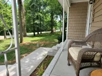 Sunny home across from Lake Barkley, fenced yard patio w/grill convenient to LBL Hotels in Trigg County