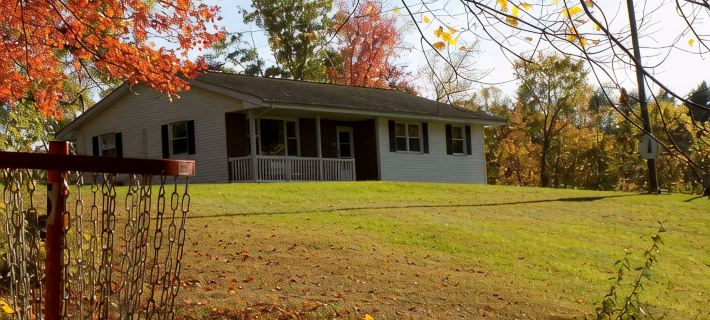 Peace at Pine Run in Hocking Hills: 13 Acres, Hot Tub, & Disc Golf! Hotels in Hocking County