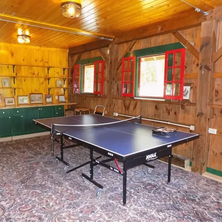 GORGEOUS FAMILY FRIENDLY VICTORIAN WITH ALL NATURAL CEDAR HOT TUB NEAR GORE MT