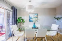 Lovely 2-Bedroom Rental Unit With Indoor Fireplace - ห้องครัว