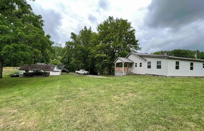 Cozy Country Home for all ATV Riders! Direct Access to Tackett and Royal Blue!