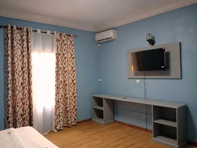 The Blue Resort Hotele w: 