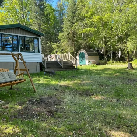 Heartland Camp on Quimby Pond Отели в г. Рейнджели