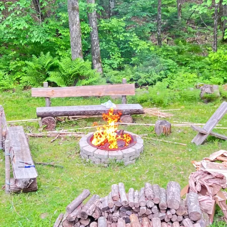 Beautiful Home in the Woods Отели в г. Ленрут
