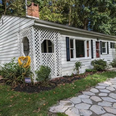 Hill Top Cottage with Chickens!