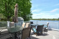 Blue Breeze - Private lakefront w/ Hot Tub