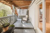 Tranquil Bayview Retreat ~ Year-Round Saltwater Hot Tub ~ Reserved Parking - 4-Star