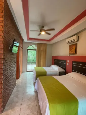 Hotel y Suites Los Encantos