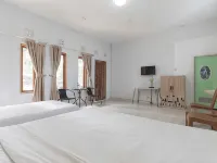 Urbanview Hotel d'Pineapple Villa Ciater by RedDoorz Hotels in Ciater